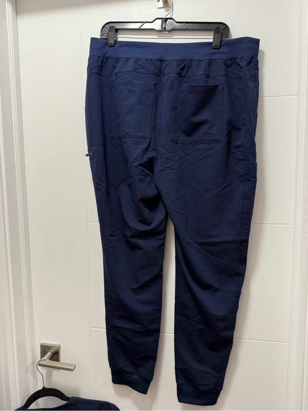 Fabletics Scrub Set - Picture 7 of 7